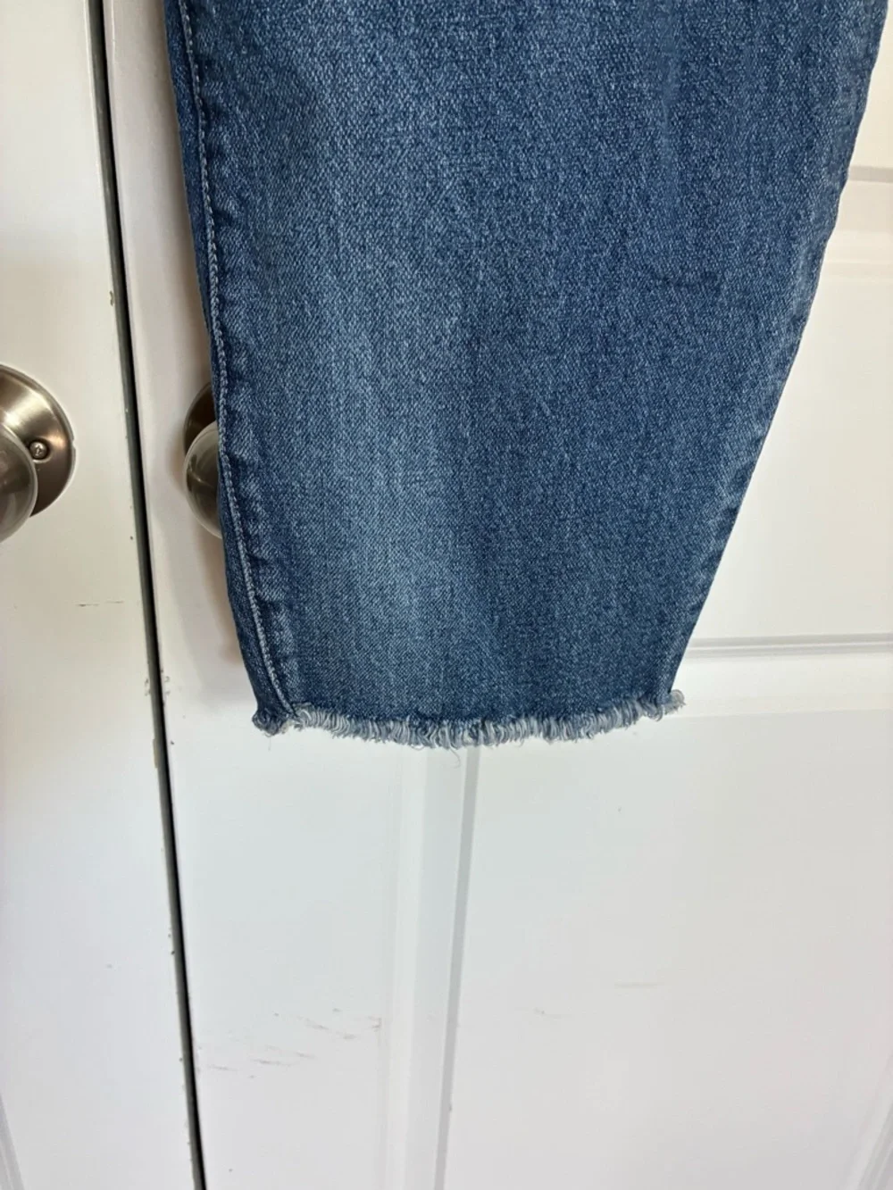 Torrid medium blue distressed button-fly Jeans Pockets Straight Leg size 20R - Picture 9 of 10